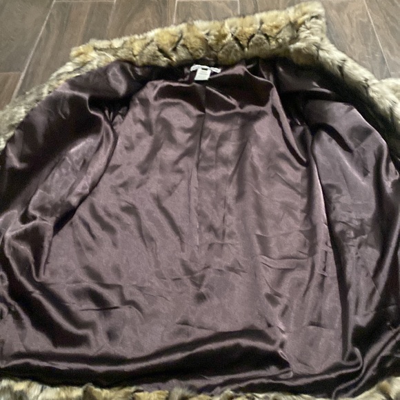 Sharon Young faux fur coat - Picture 5 of 7